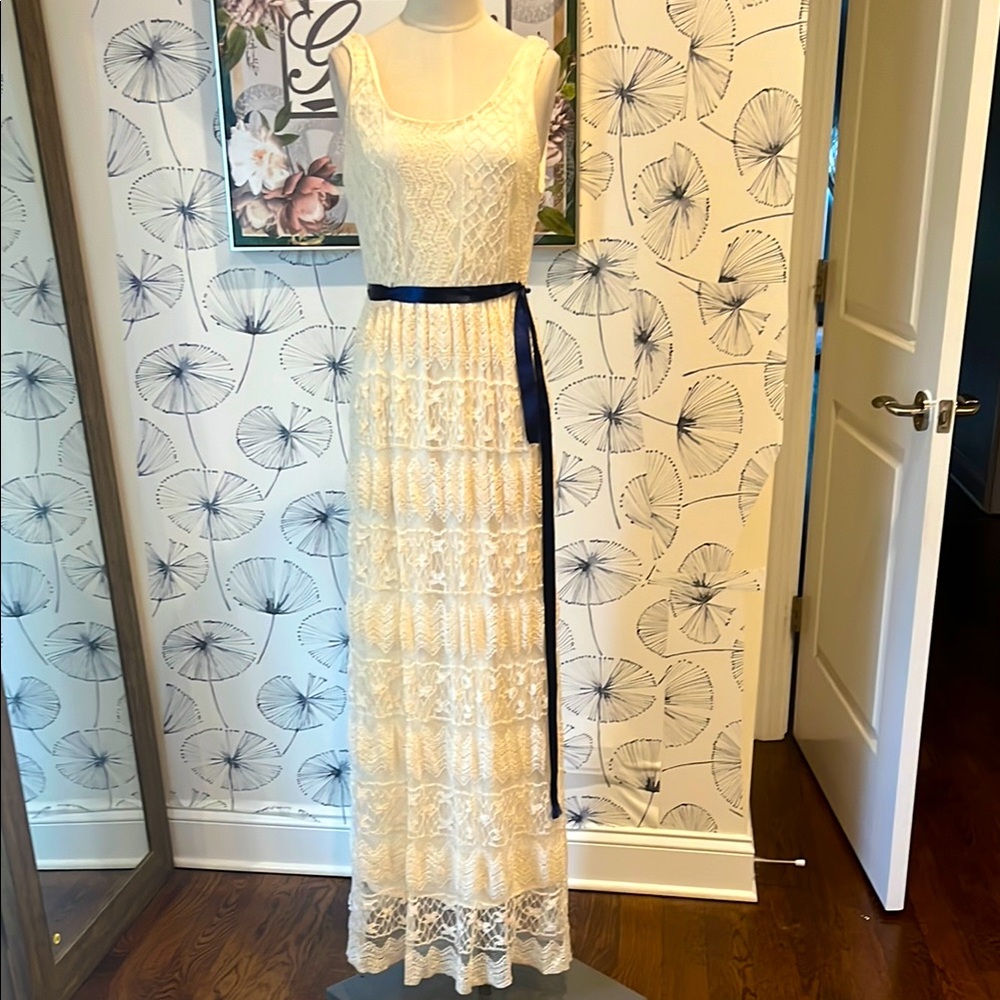 Rewind M Elegant Cream Lace Maxi Dress with Navy Belt